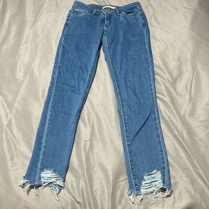 LEVI skinny jeans 711 with distressed bottom